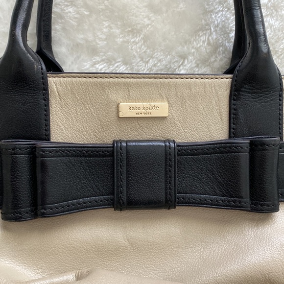 SALE❗️KATE SPADE New York Two Tone Bow Tote: Black and Beige color - Picture 4 of 12